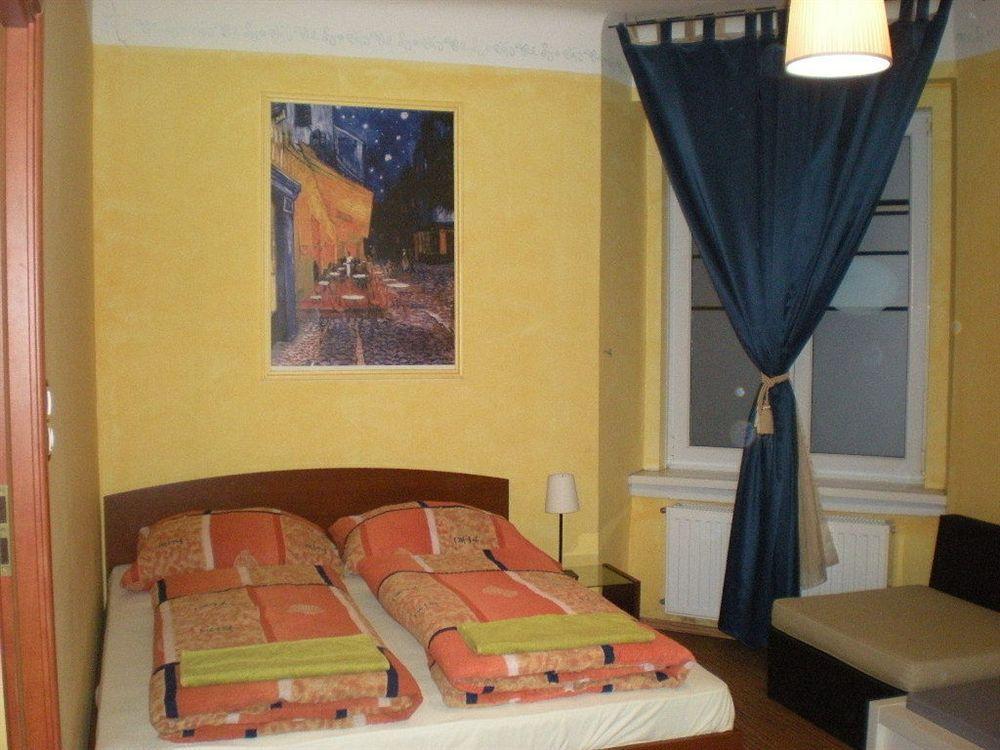 Elvis Guesthouse Budapest Exteriör bild