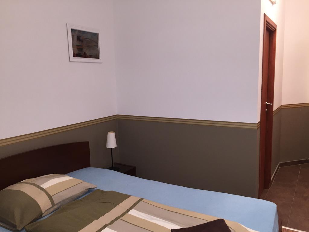 Elvis Guesthouse Budapest Exteriör bild