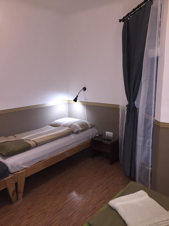 Elvis Guesthouse Budapest Exteriör bild