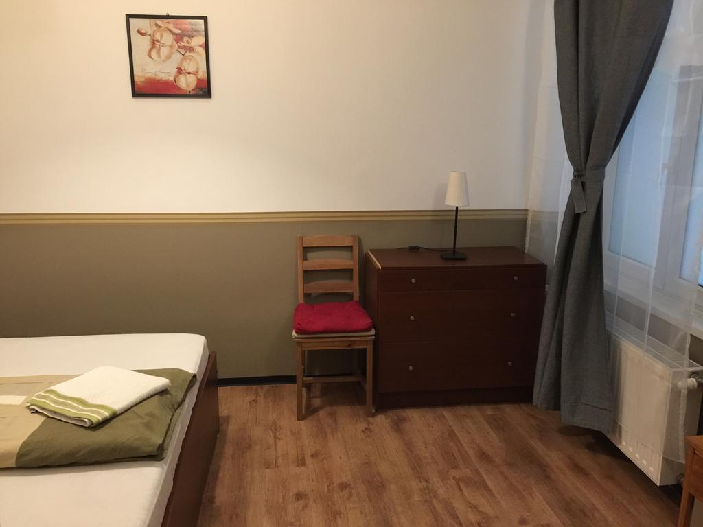 Elvis Guesthouse Budapest Exteriör bild